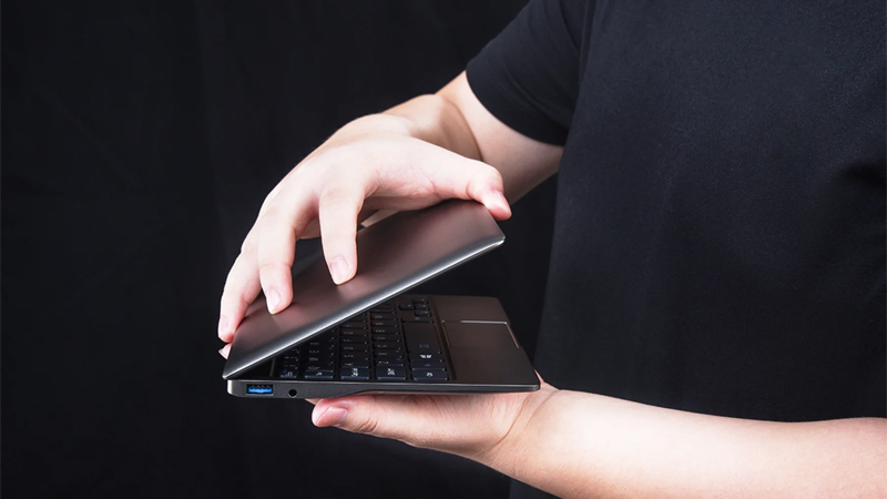 Laptop mini c&oacute; k&iacute;ch thước nhỏ gọn